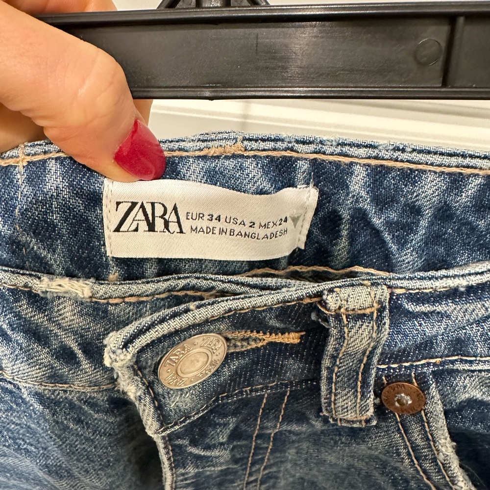 Zara straight jeans size 2 destroyed detailing - Picture 3 of 4